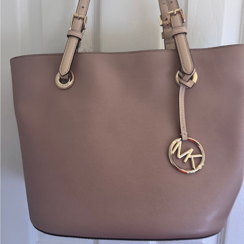 MICHAEL Michael Kors Tan Tote Bag with Gold Accents and Classic Shape